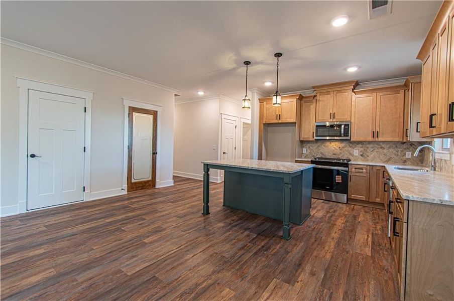 Furnished interior view inside a new home in , Jasper (Image 15).