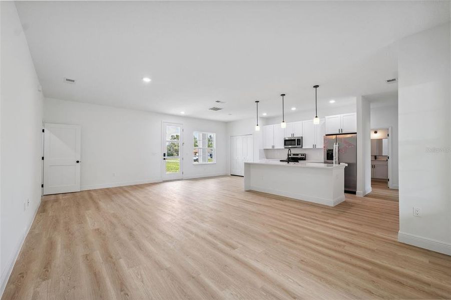 Spacious, unfurnished interior of a new home in , Ocala (Image 39).