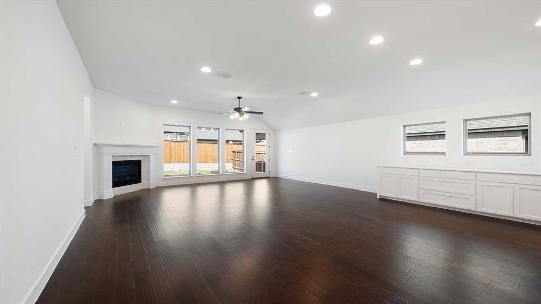 Spacious, unfurnished interior of a new home in Ventana, Fort Worth (Image 20).