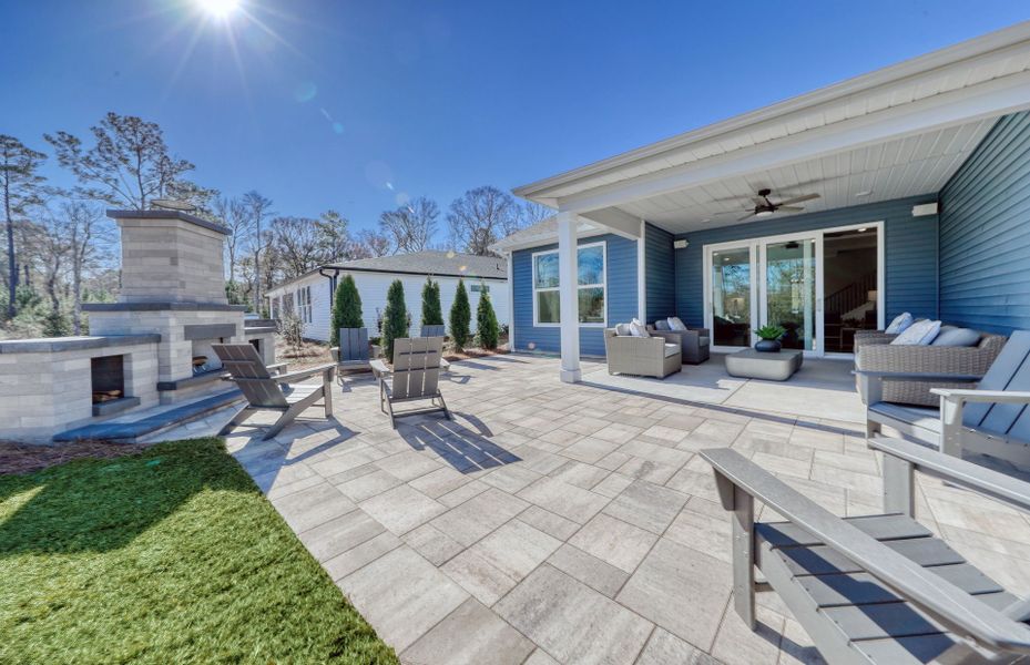Exterior details and patio area of a home in Waterways, Richmond Hill (Image 3).