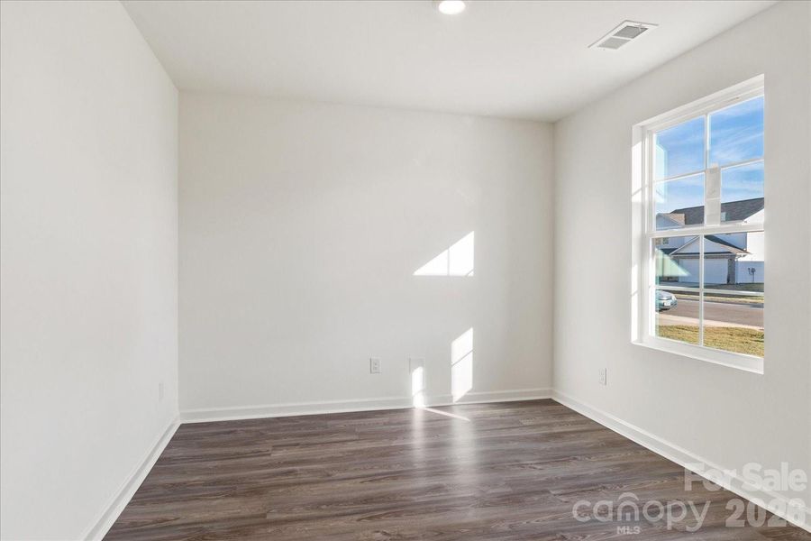Spacious, unfurnished interior of a new home in Frey Creek, Spartanburg (Image 29).