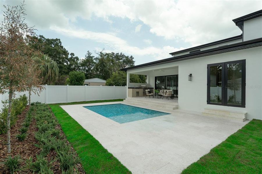 Exterior details and patio area of a home in , Orlando (Image 35).