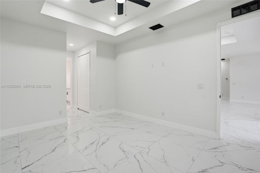 Spacious, unfurnished interior of a new home in , Lehigh Acres (Image 13).