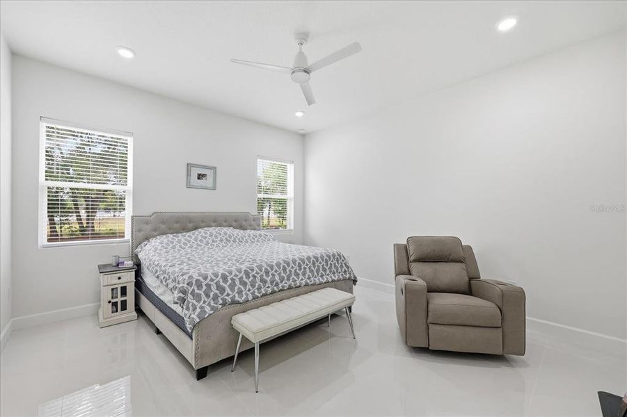 Furnished interior view inside a new home in , Plant City (Image 7).