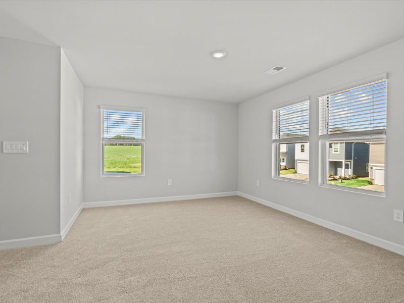 Spacious, unfurnished interior of a new home in Village at White Pine, Pendleton (Image 13).
