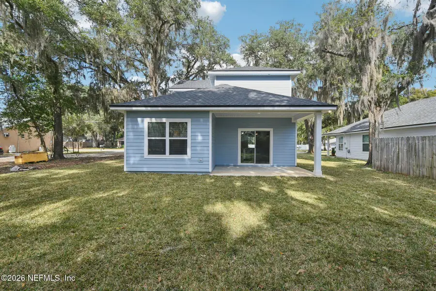 Exterior details and patio area of a home in , Green Cove Springs (Image 3).