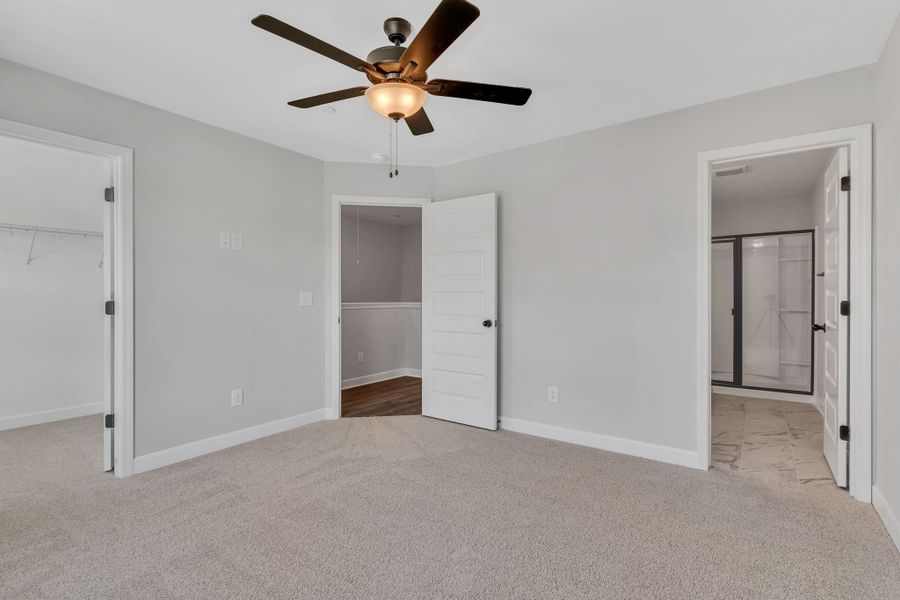 Spacious, unfurnished interior of a new home in Oxford Station, Gallatin (Image 24).