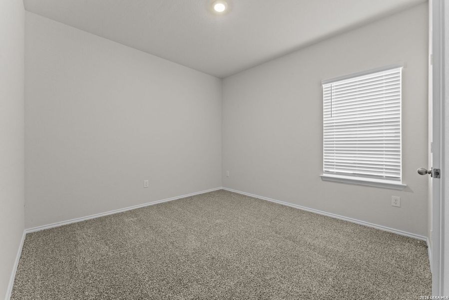 Spacious, unfurnished interior of a new home in Laurel Vistas, San Antonio (Image 16).