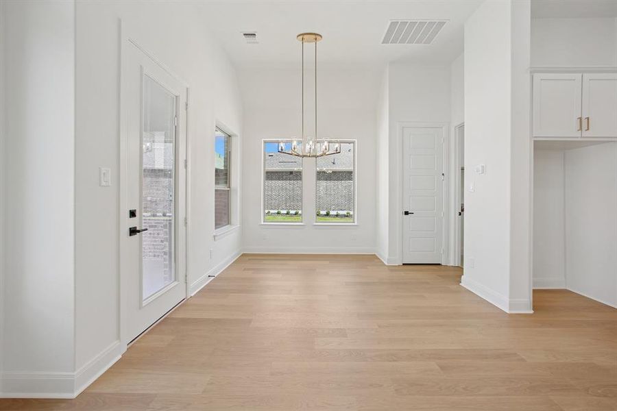 Spacious, unfurnished interior of a new home in Elements at Viridian - Garden Series, Arlington (Image 18).