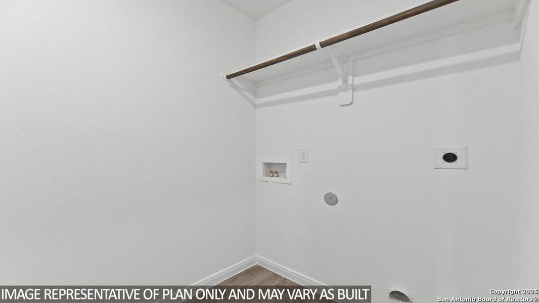 Spacious, unfurnished interior of a new home in Sonora, San Antonio (Image 9).