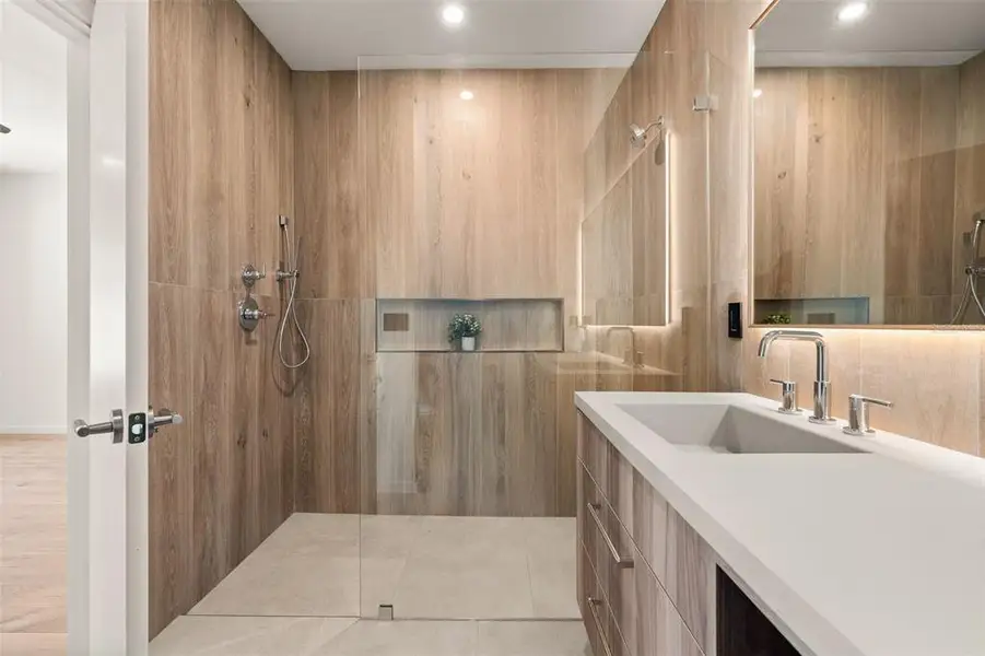 Furnished interior view inside a new home in , Sarasota (Image 42).