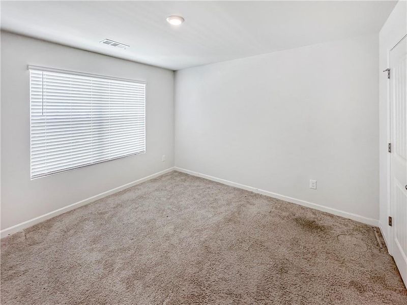 Spacious, unfurnished interior of a new home in Oakhurst Glen, Fairburn (Image 17).