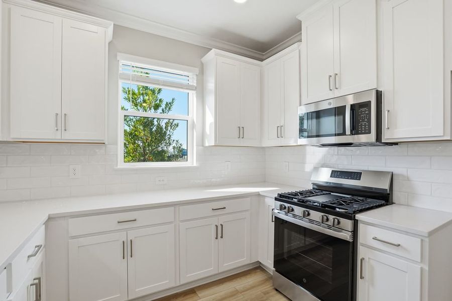 Furnished interior view inside a new home in Esplanade at Azario Lakewood Ranch, Lakewood Ranch (Image 7). Furnished interior view inside a new home in Esplanade at Azario Lakewood Ranch, Lakewood Ranch (Image 7).