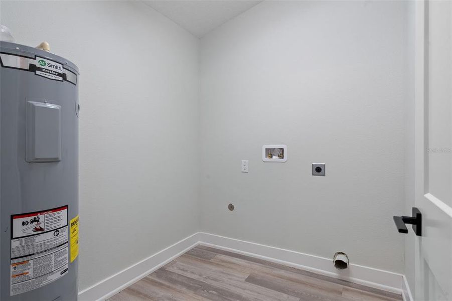 Spacious, unfurnished interior of a new home in , Webster (Image 53).