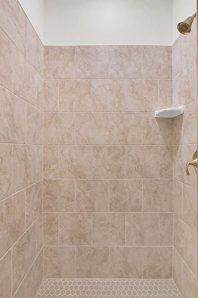 Amelia Bay, Bonus Bath