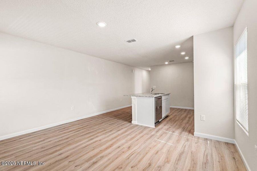 Spacious, unfurnished interior of a new home in , Jacksonville (Image 18).