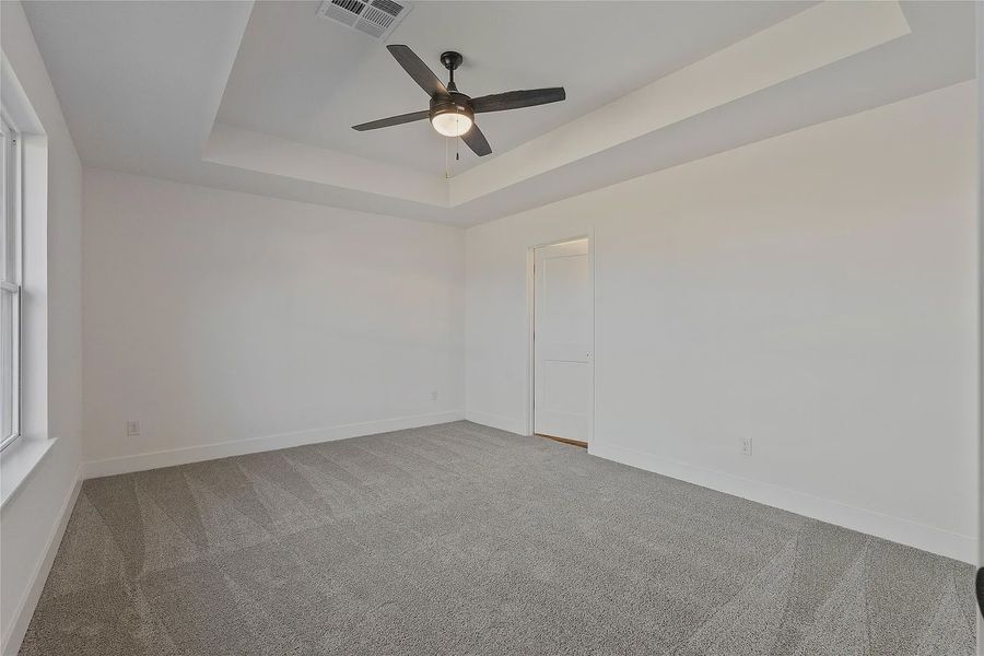 Spacious, unfurnished interior of a new home in Grand Oaks Reserve, Cleveland (Image 21).