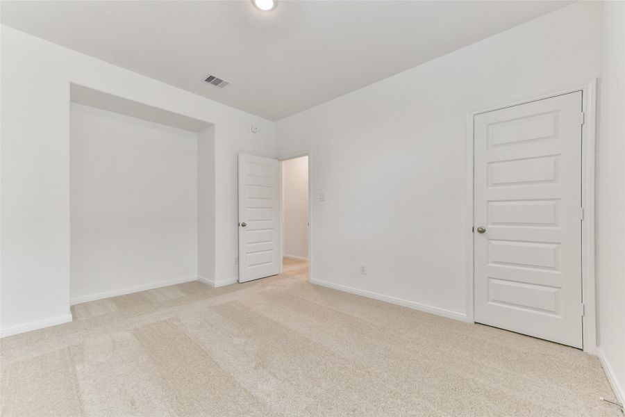 Spacious, unfurnished interior of a new home in Anderson Lake, Houston (Image 21).