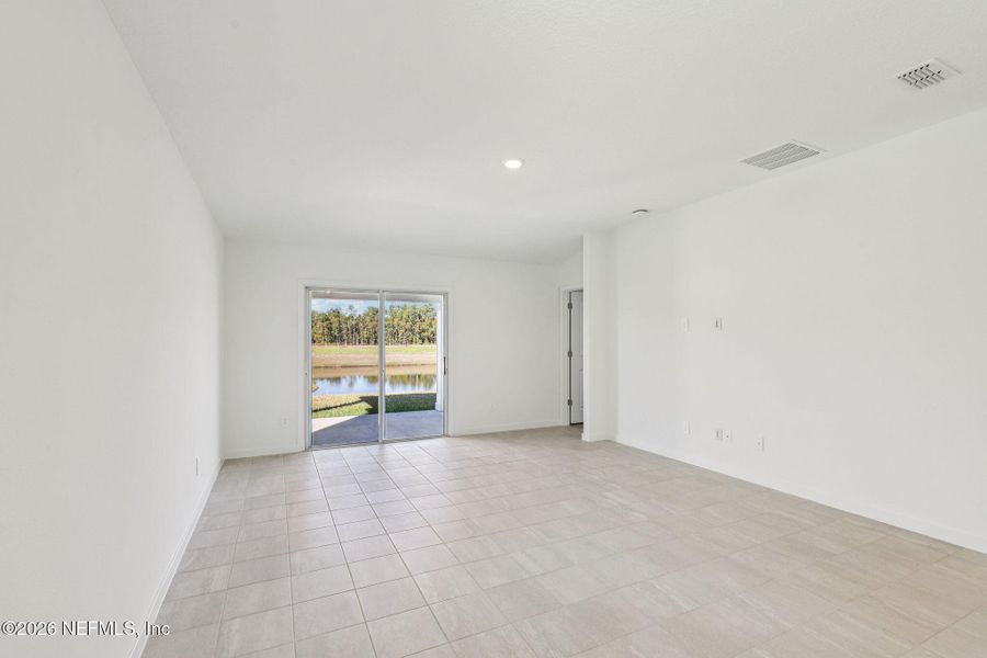 Spacious, unfurnished interior of a new home in Kings Preserve, Jacksonville (Image 26).