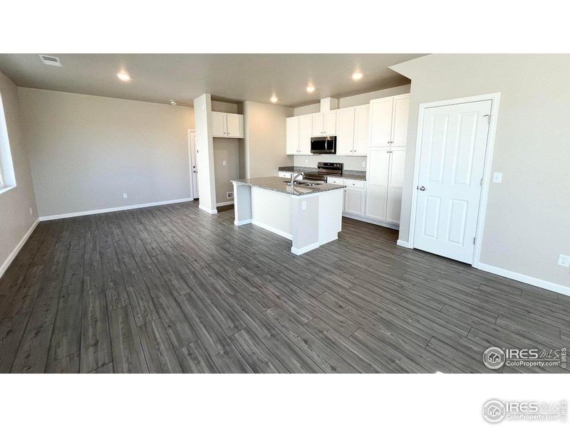 Spacious, unfurnished interior of a new home in Pintail Commons at Johnstown Village, Johnstown (Image 8).
