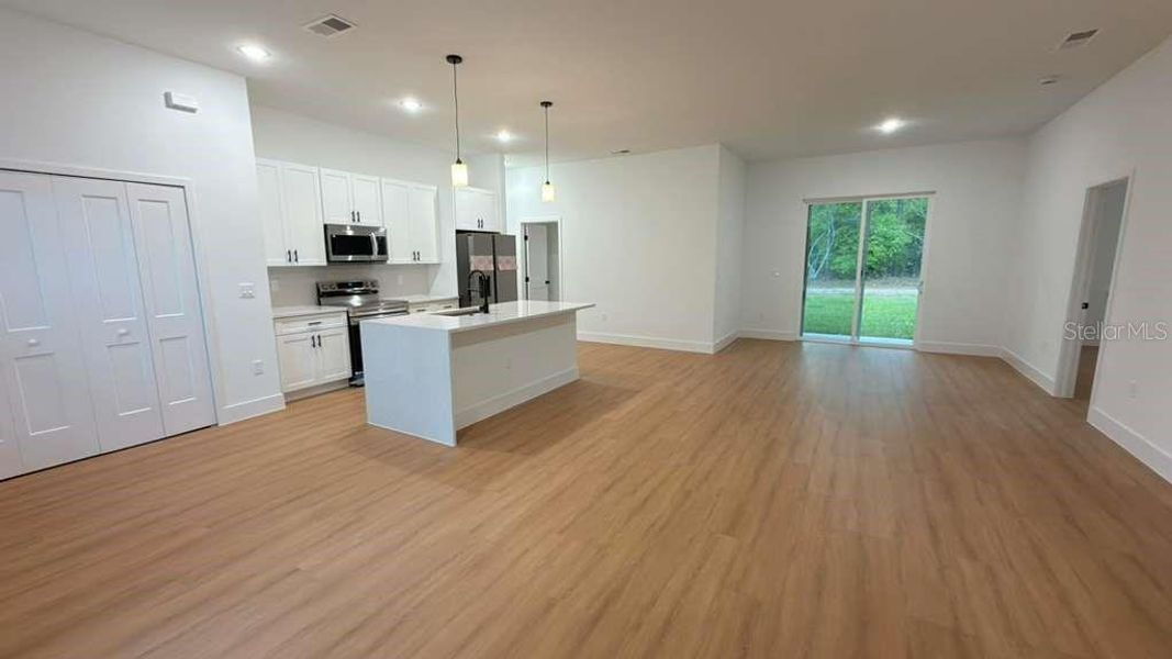 Spacious, unfurnished interior of a new home in , Citrus Springs (Image 27).