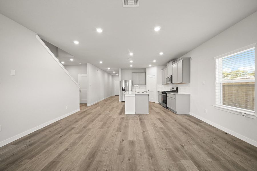 Spacious, unfurnished interior of a new home in Russell Ranch, Bay City (Image 25).