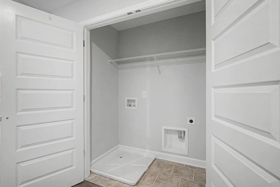 Spacious, unfurnished interior of a new home in Oxford Station, Gallatin (Image 32).