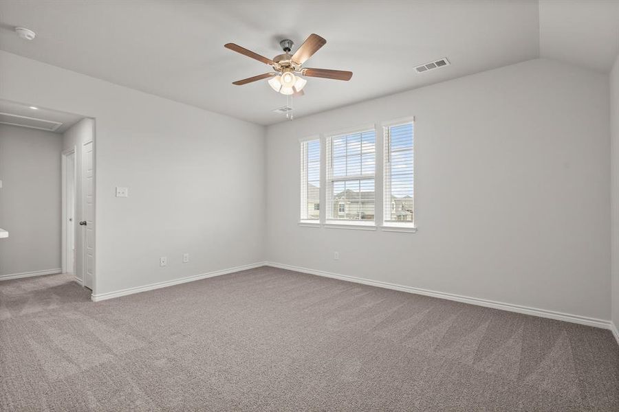 Spacious, unfurnished interior of a new home in Retreat at Fossil Creek, Fort Worth (Image 10). Spacious, unfurnished interior of a new home in Retreat at Fossil Creek, Fort Worth (Image 10).