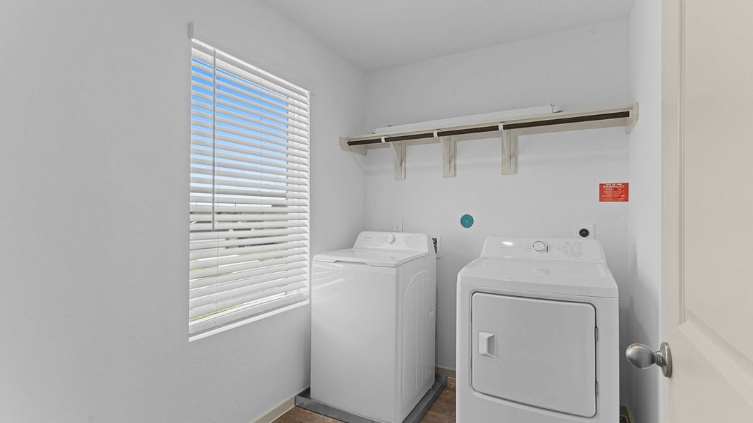 Representative furnished interior of a home built from the Davis by D.R. Horton in Watermark, Alvin (Image 16). Representative furnished interior of a home built from the Davis by D.R. Horton in Watermark, Alvin (Image 16).