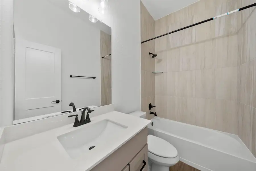 Furnished interior view inside a new home in Mulberry Farms, Santa Fe (Image 4).