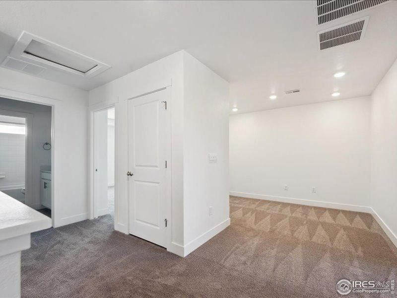 Spacious, unfurnished interior of a new home in Vantage, Berthoud (Image 12).