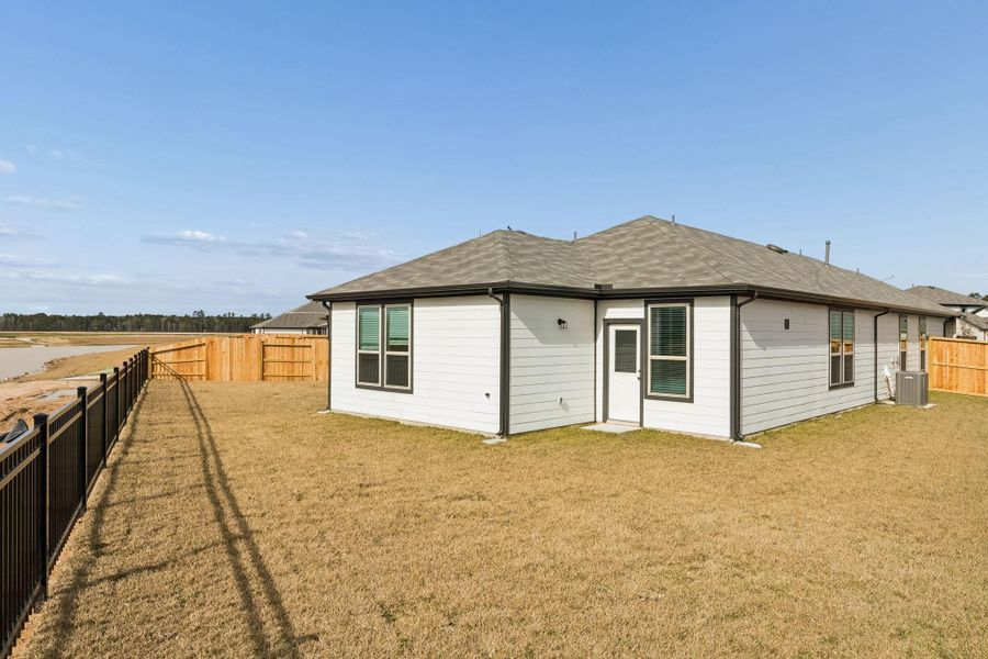 Exterior details and patio area of a home in Mavera, Conroe (Image 19).