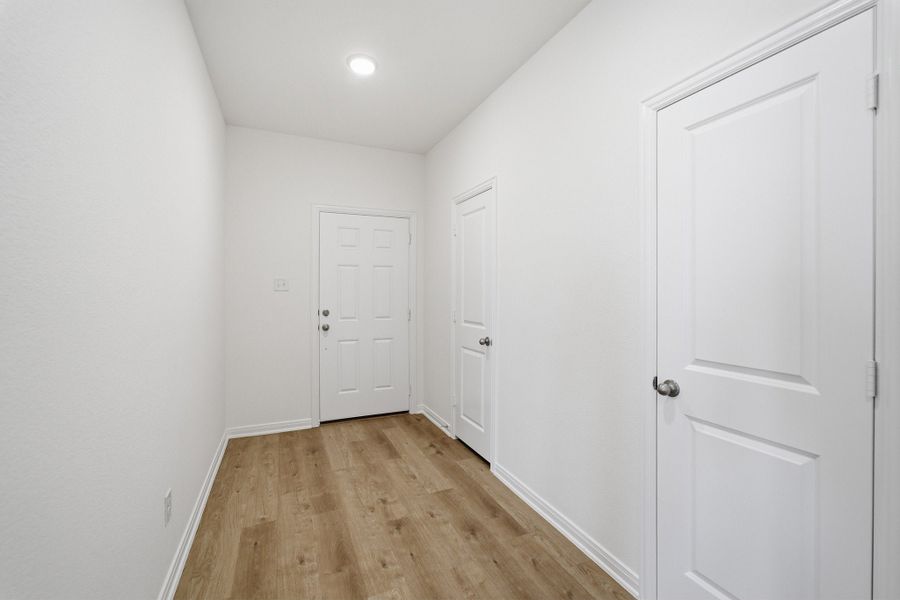 Spacious, unfurnished interior of a new home in Westridge, McKinney (Image 38).