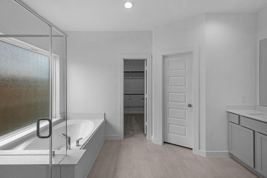 Furnished interior view inside a new home in Grand Mason Crossing, Katy (Image 9).