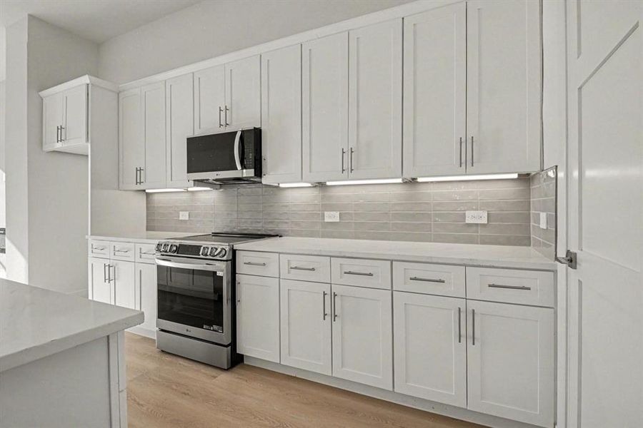 Furnished interior view inside a new home in , Farmers Branch (Image 19).