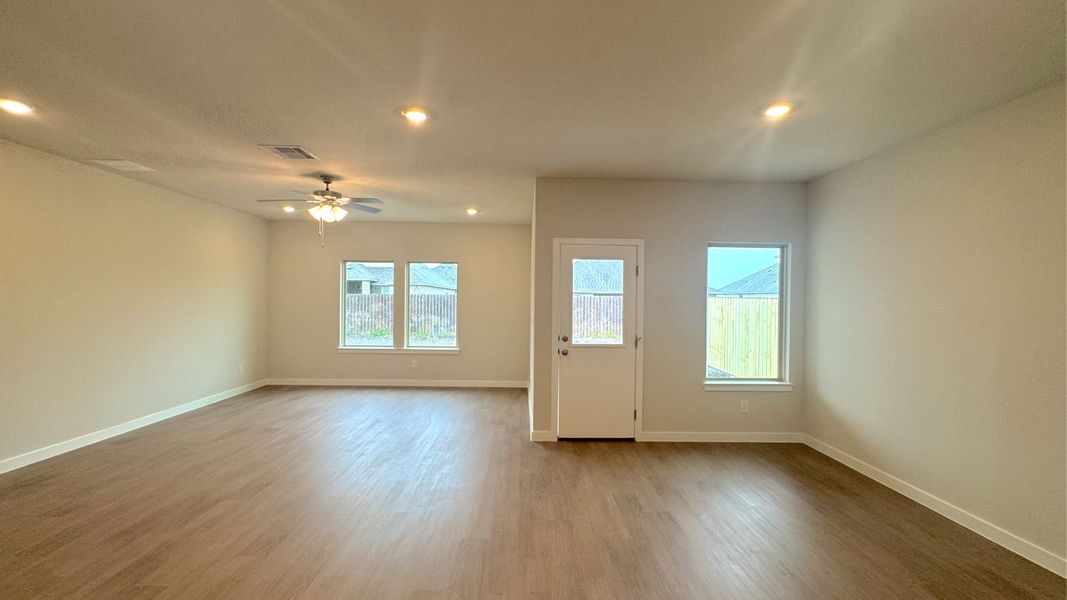 Spacious, unfurnished interior of a new home in London Towne, Corpus Christi (Image 8).