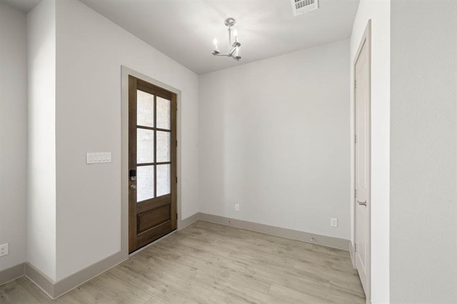 Spacious, unfurnished interior of a new home in , Farmers Branch (Image 19).