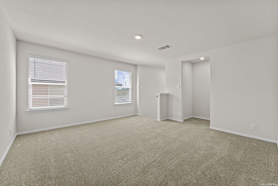 Spacious, unfurnished interior of a new home in Hunters Ranch, San Antonio (Image 29).