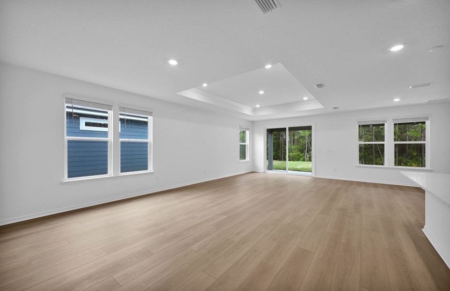 Spacious, unfurnished interior of a new home in Hyland Trail, Green Cove Springs (Image 15).