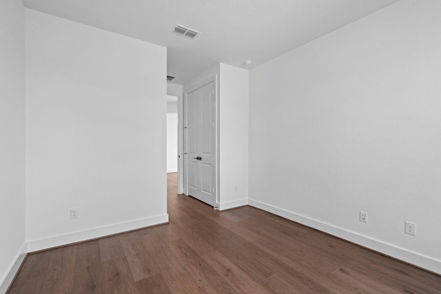 Spacious, unfurnished interior of a new home in Sienna Village of Anderson Springs 50', Missouri City (Image 24).