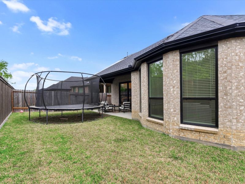 Exterior details and patio area of a home in Ellerden, Tomball (Image 3).