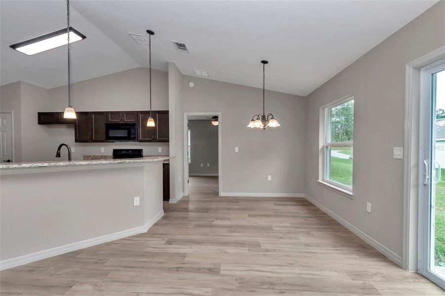 Spacious, unfurnished interior of a new home in , Ocala (Image 9).
