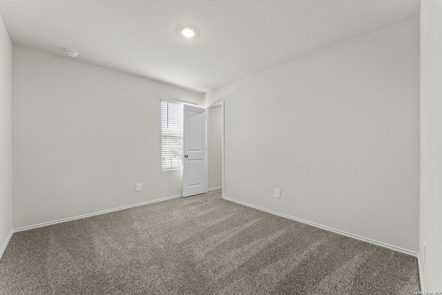 Spacious, unfurnished interior of a new home in Navarro Fields, Seguin (Image 21).