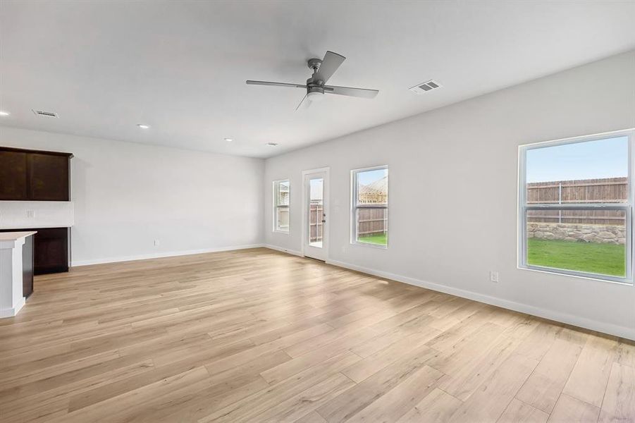 Spacious, unfurnished interior of a new home in Lone Oak, Alvarado (Image 20). Spacious, unfurnished interior of a new home in Lone Oak, Alvarado (Image 20).