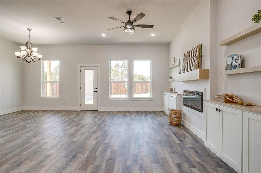 Spacious, unfurnished interior of a new home in , Granbury (Image 23). Spacious, unfurnished interior of a new home in , Granbury (Image 23).