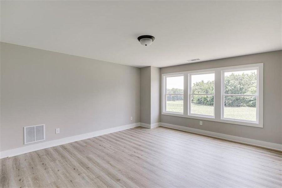 Spacious, unfurnished interior of a new home in , Hartwell (Image 14).