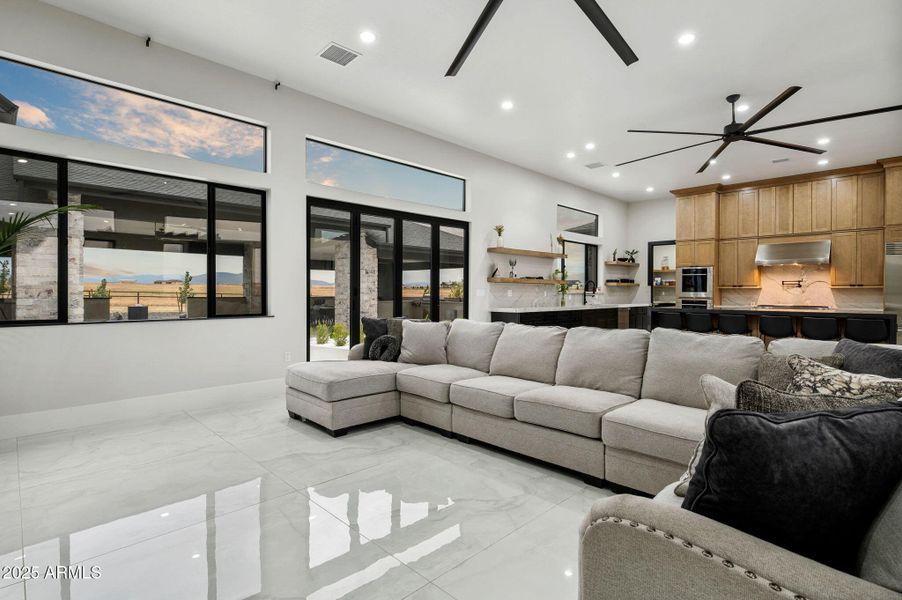 29-Living Room (4) 29-Living Room (4)