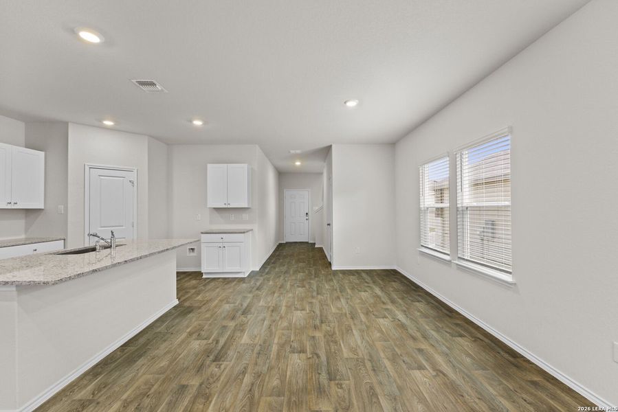 Spacious, unfurnished interior of a new home in Laurel Vistas, San Antonio (Image 11). Spacious, unfurnished interior of a new home in Laurel Vistas, San Antonio (Image 11).