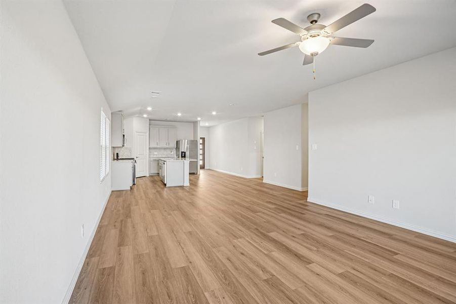 Spacious, unfurnished interior of a new home in Windmore, Princeton (Image 32).