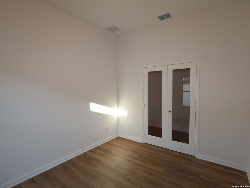 Spacious, unfurnished interior of a new home in Greenspoint Heights, Seguin (Image 24).